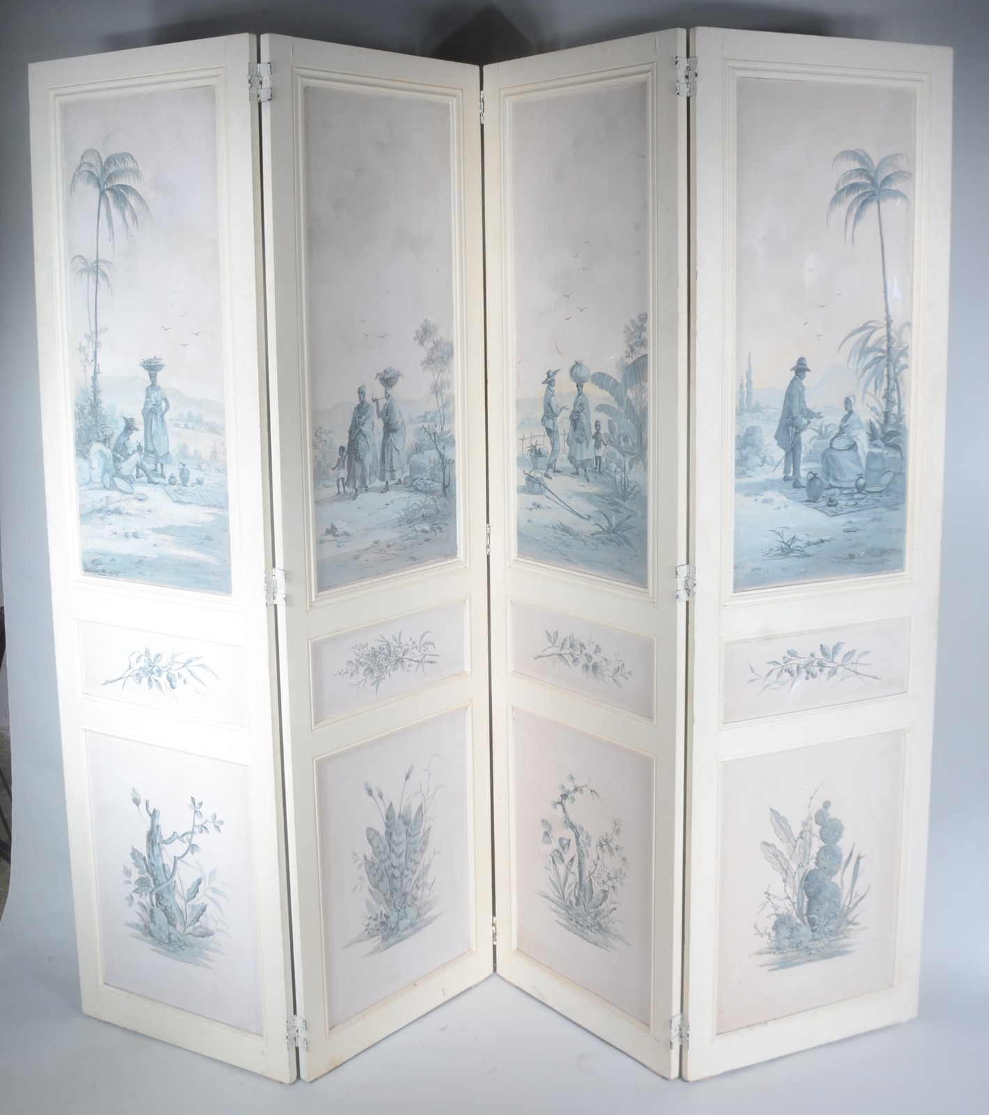 Biombo de madeira com 4 folhas pintadas de branco e decoradas com... - foto 1 de 11