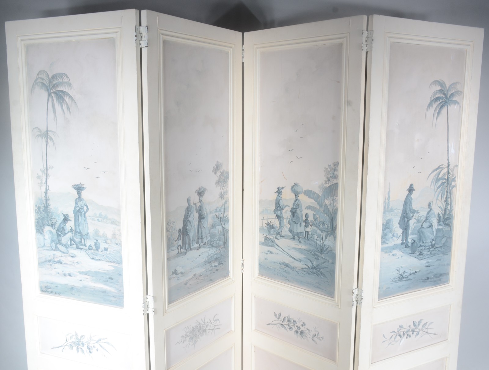 Biombo de madeira com 4 folhas pintadas de branco e decoradas com... - foto 3 de 11