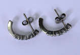 Par de brincos de platina com brilhantes.

 - Par de brincos de platina com brilhantes.

