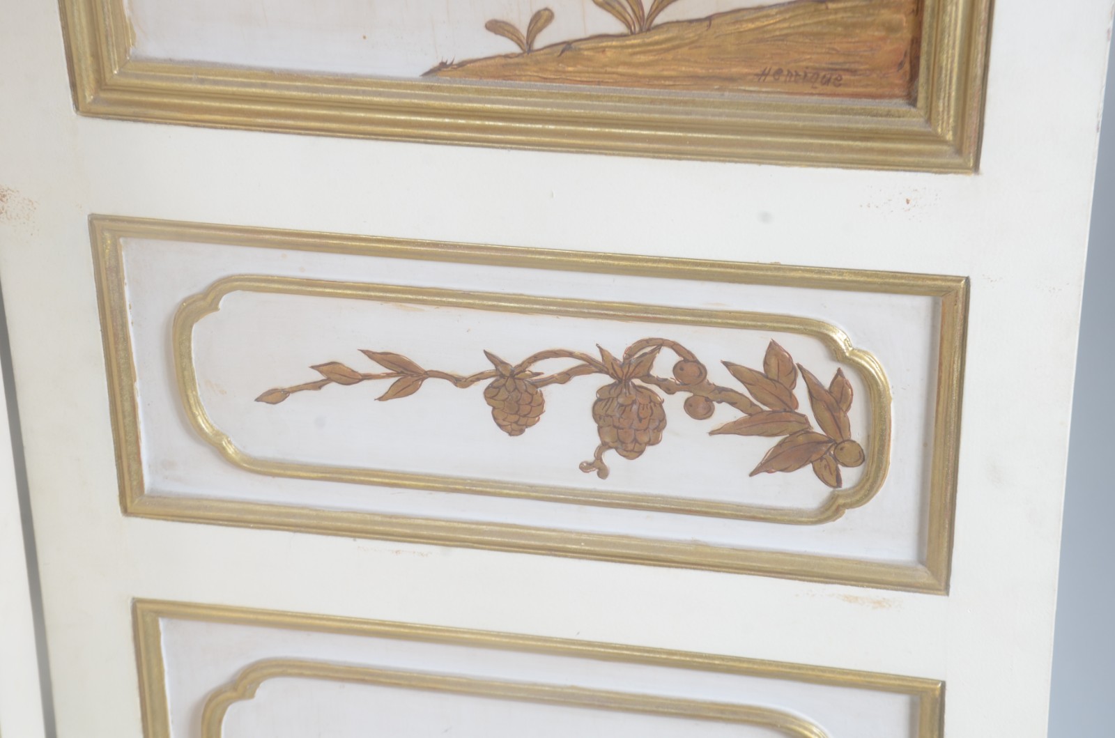Biombo de madeira com 4 folhas pintadas de branco e decoradas com... - foto 11 de 11
