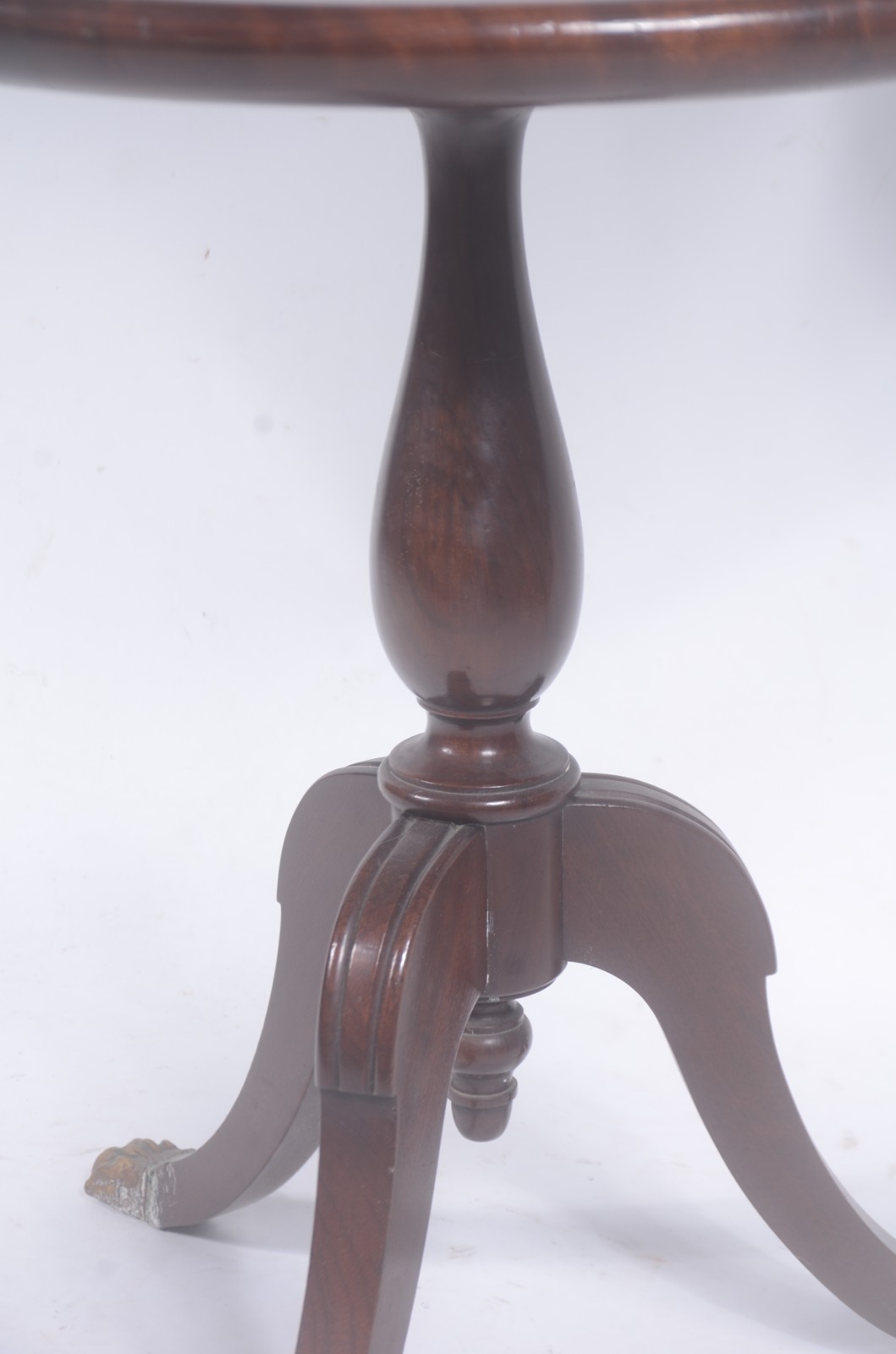 Mesa "Gueridon" de madeira nobre, tampo com detalhe em marqueterie... - foto 4 de 11