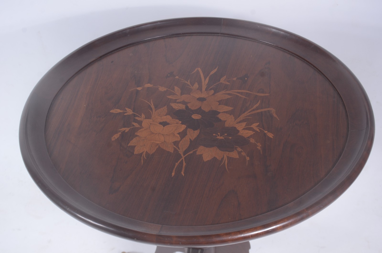 Mesa "Gueridon" de madeira nobre, tampo com detalhe em marqueterie... - foto 5 de 11