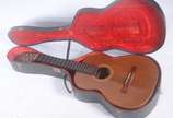 Violão da marca Di Giorgio, no estojo. - Violão da marca Di Giorgio, no estojo.