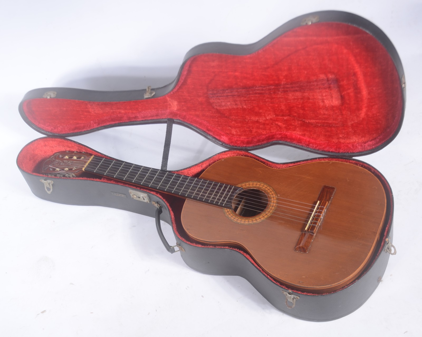 Violão da marca Di Giorgio, no estojo. - foto 1 de 9