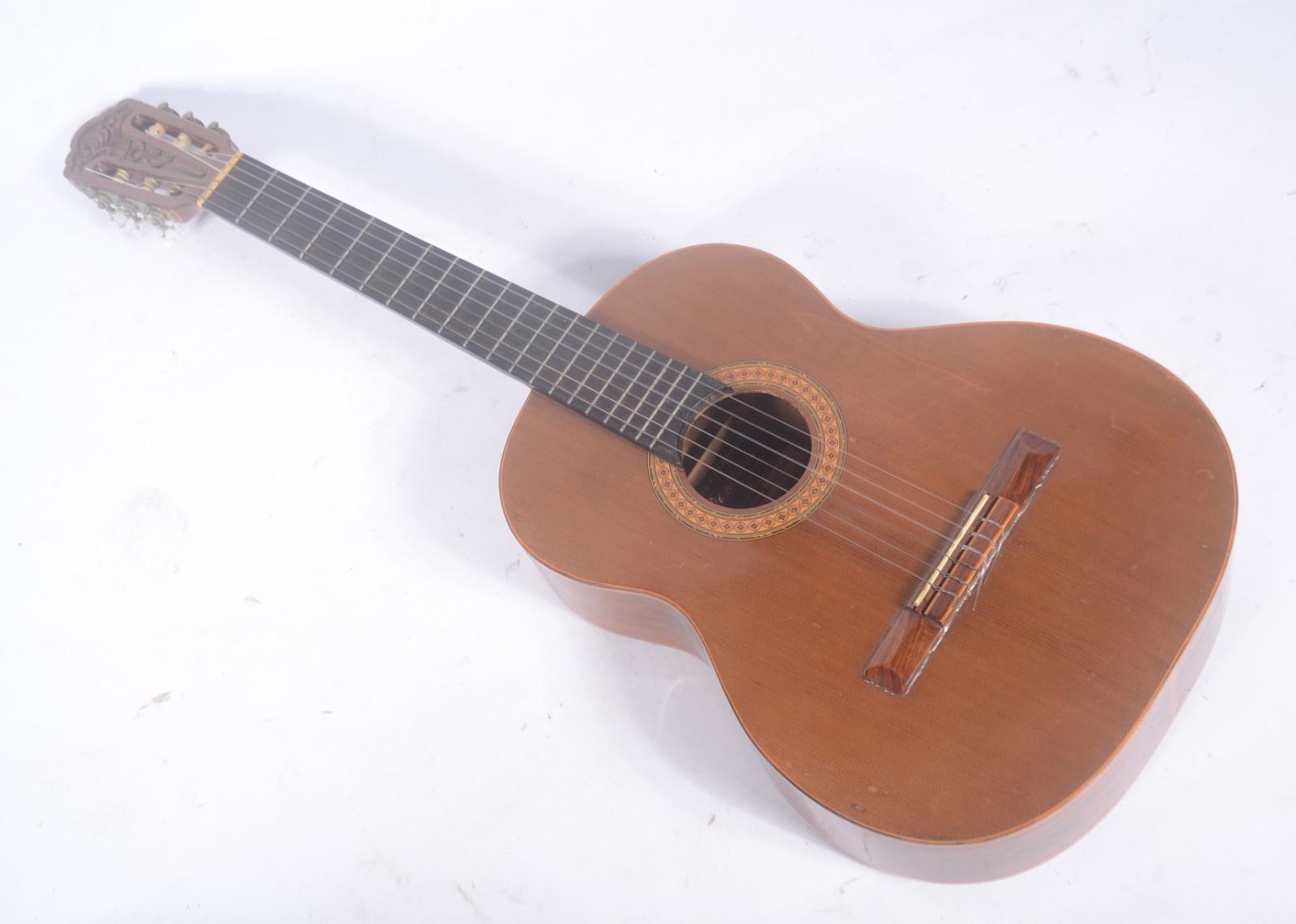 Violão da marca Di Giorgio, no estojo. - foto 2 de 9