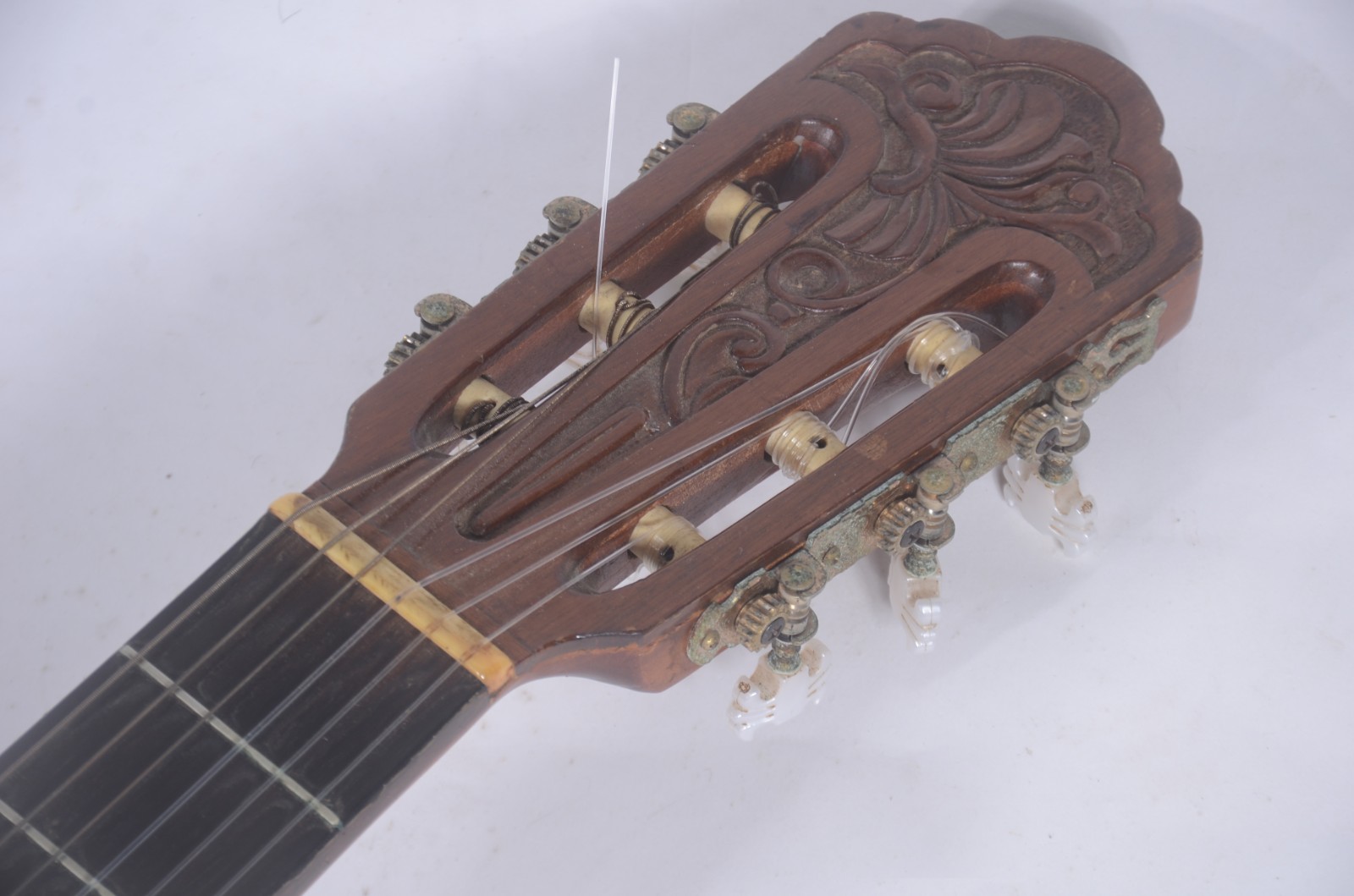 Violão da marca Di Giorgio, no estojo. - foto 4 de 9