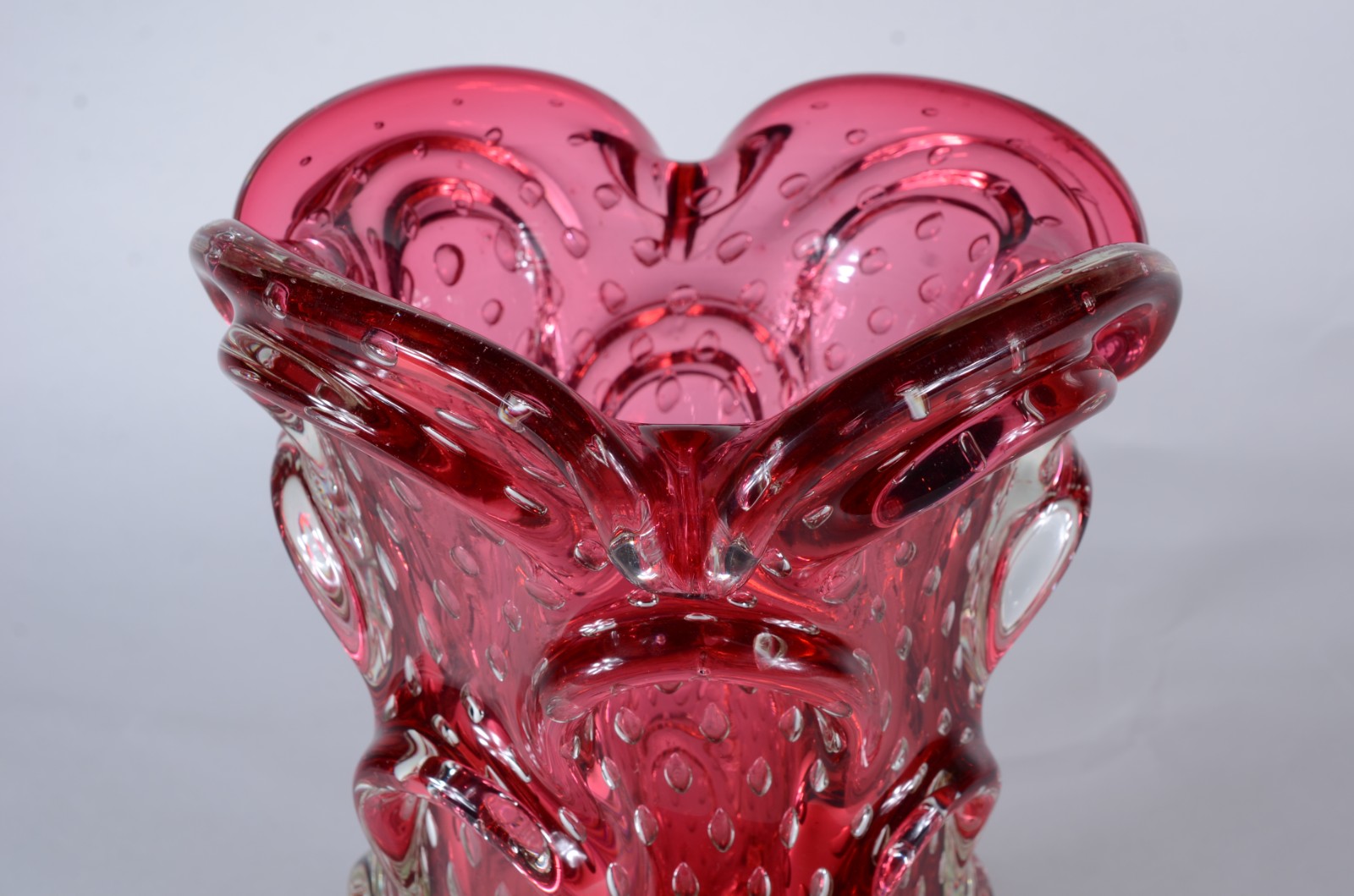 Vaso de Murano italiano na cor rubi. Anos 1960. - foto 2 de 7