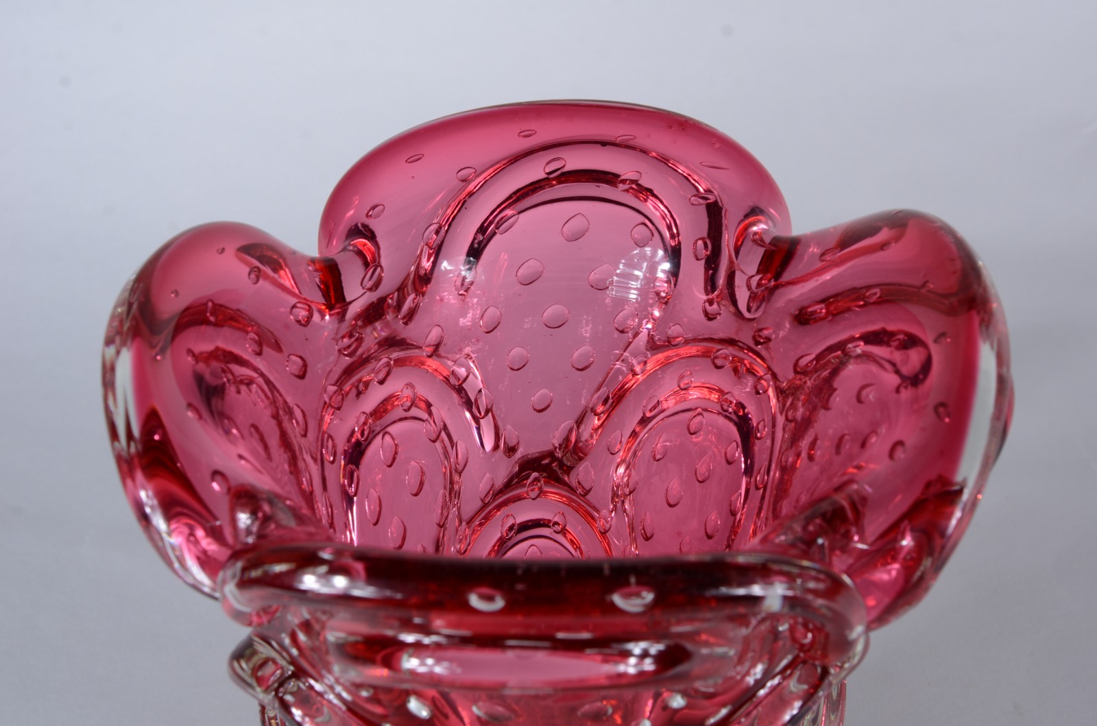 Vaso de Murano italiano na cor rubi. Anos 1960. - foto 4 de 7