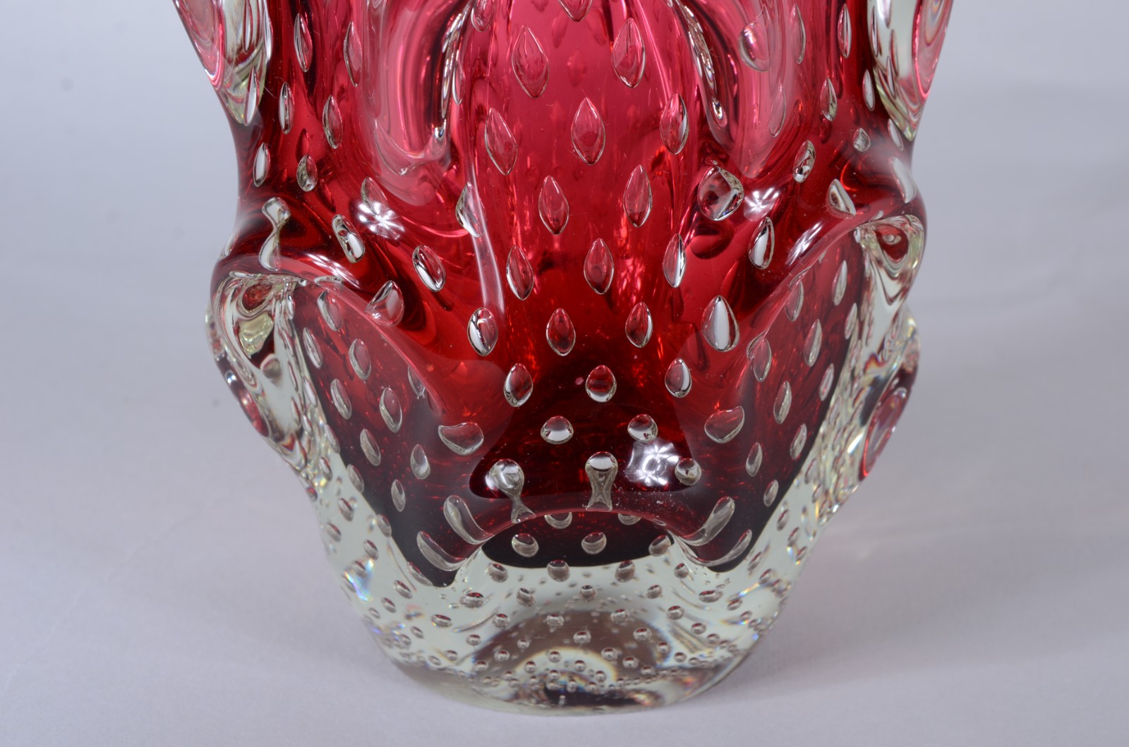 Vaso de Murano italiano na cor rubi. Anos 1960. - foto 5 de 7