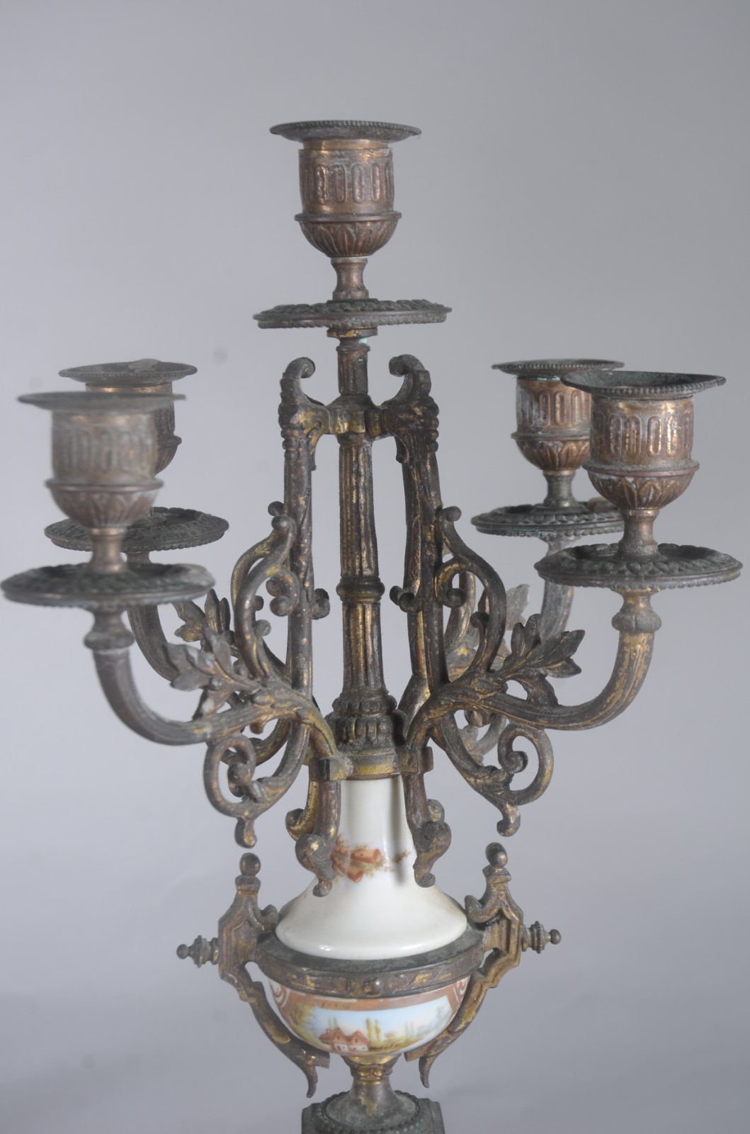 Garniture francesa composta de relógio e par de candelabros para 5... - foto 3 de 11