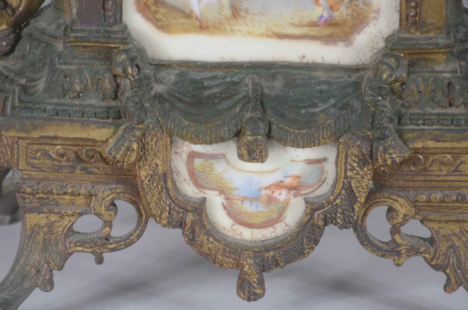 Garniture francesa composta de relógio e par de candelabros para 5... - foto 8 de 11