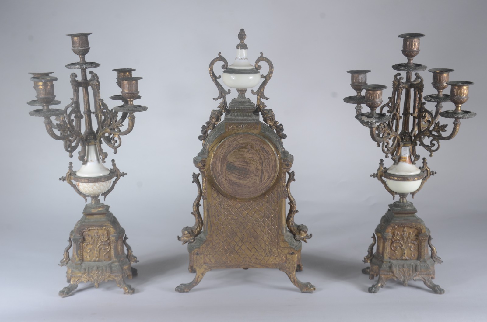 Garniture francesa composta de relógio e par de candelabros para 5... - foto 9 de 11
