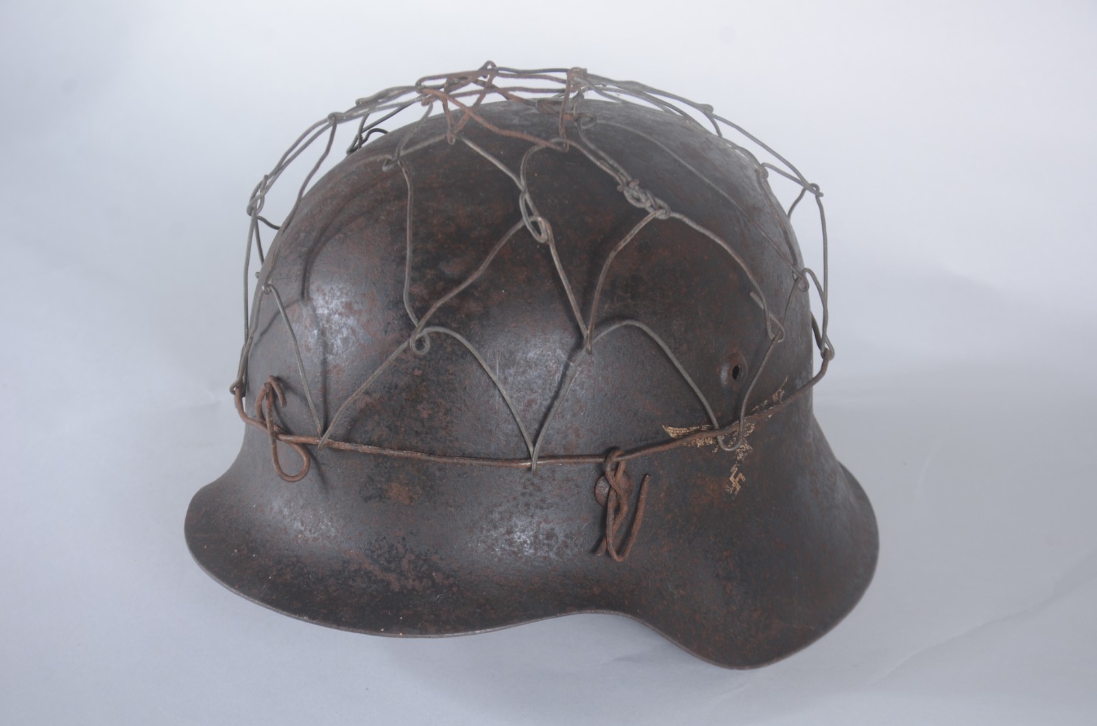 Capacete alemão da 2ª Guerra Mundial - Luftwaffe - Original. - foto 1 de 9
