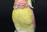 Estatueta de porcelana  representando ¨Cacatua ... - Estatueta de porcelana  representando ¨Cacatua rosa ¨ em Porcelana ENS,  Alemanha,  anos 40