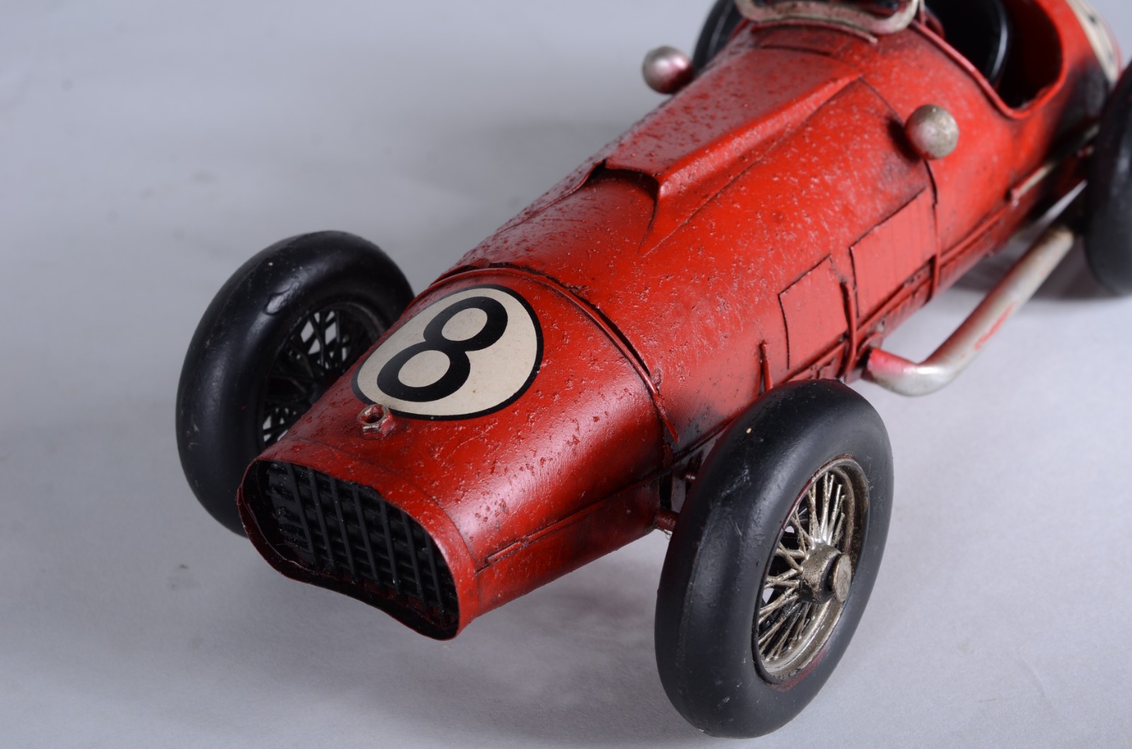 Duas miniaturas de brinquedos, sendo: carro de bombeiro e carro de... - foto 4 de 9