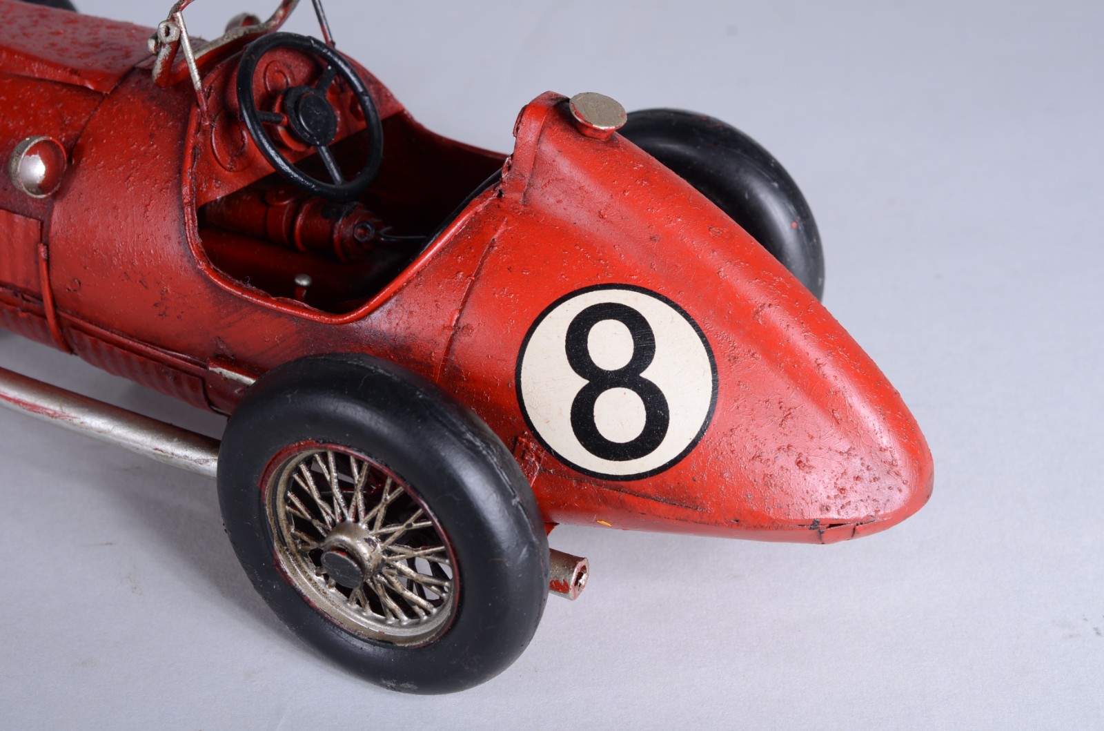 Duas miniaturas de brinquedos, sendo: carro de bombeiro e carro de... - foto 7 de 9