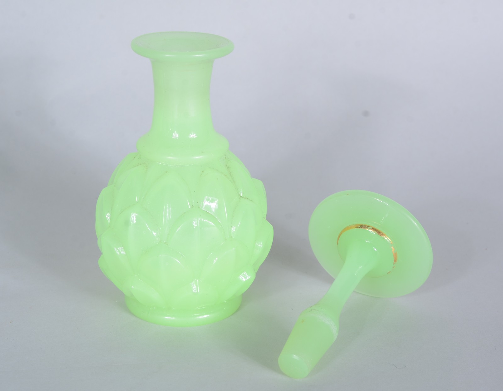 Quatro pequenas peças de opalina verde, sendo: 2 bowls (um com... - foto 2 de 6