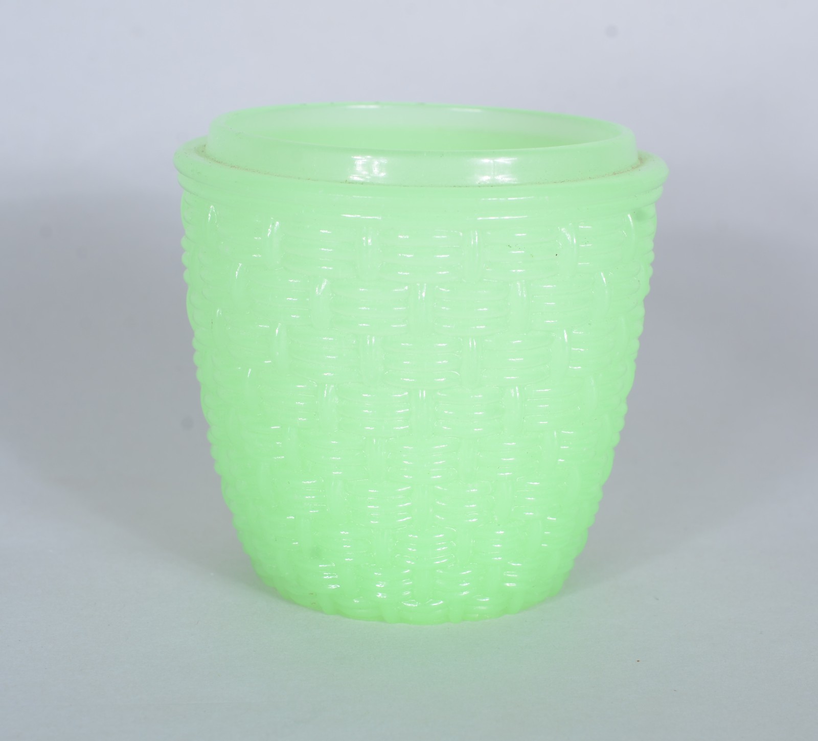 Quatro pequenas peças de opalina verde, sendo: 2 bowls (um com... - foto 3 de 6