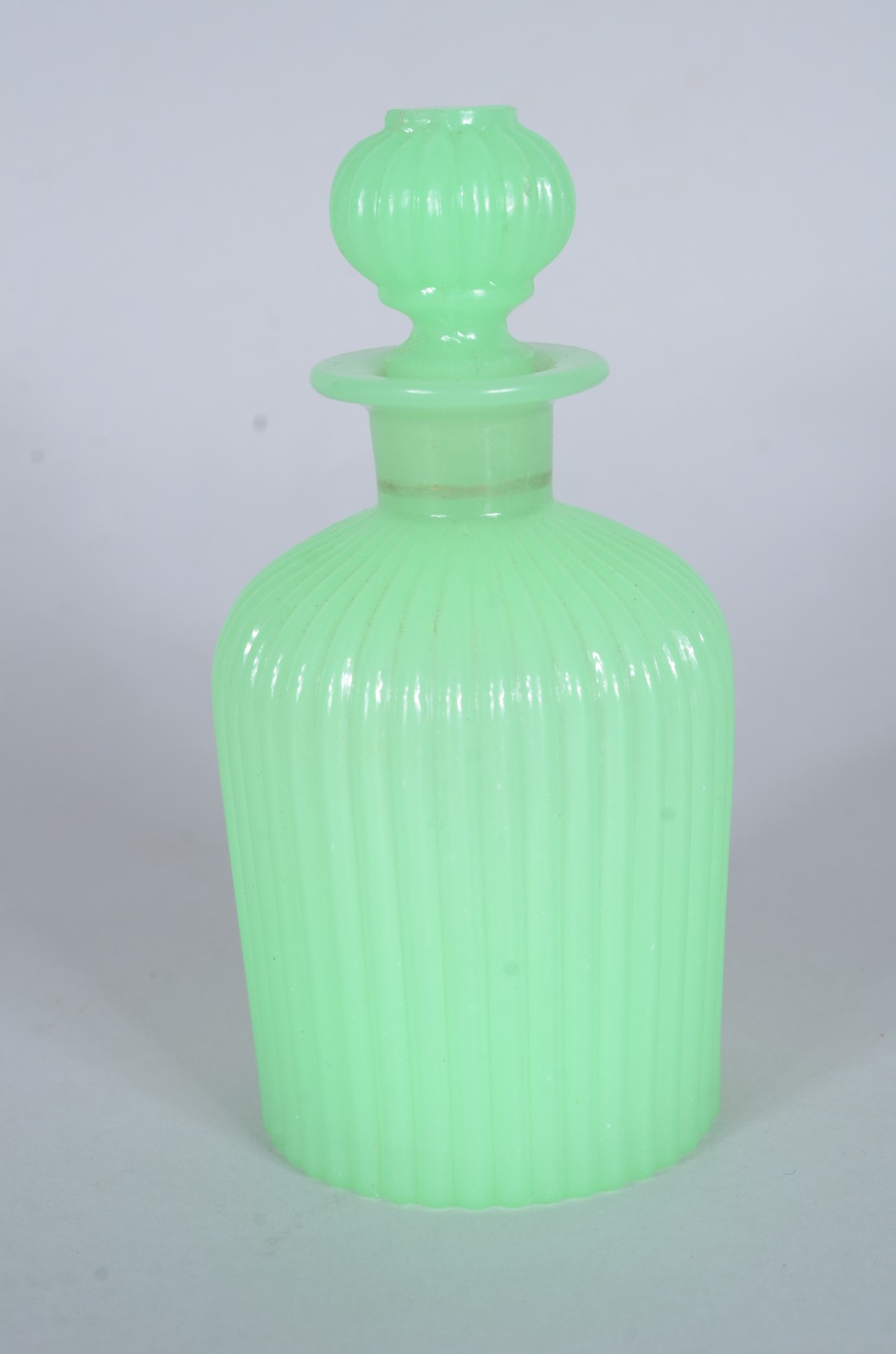 Quatro pequenas peças de opalina verde, sendo: 2 bowls (um com... - foto 5 de 6