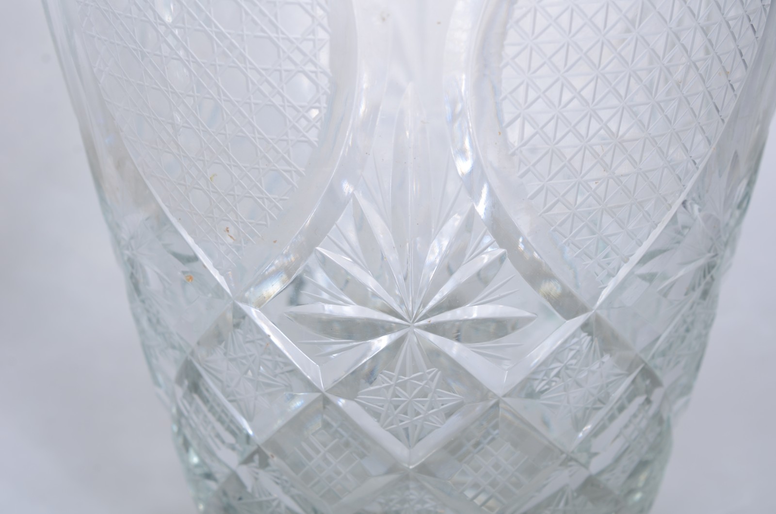Conjunto com quatro peças diversas, sendo: dois vasos de cristal... - foto 2 de 11