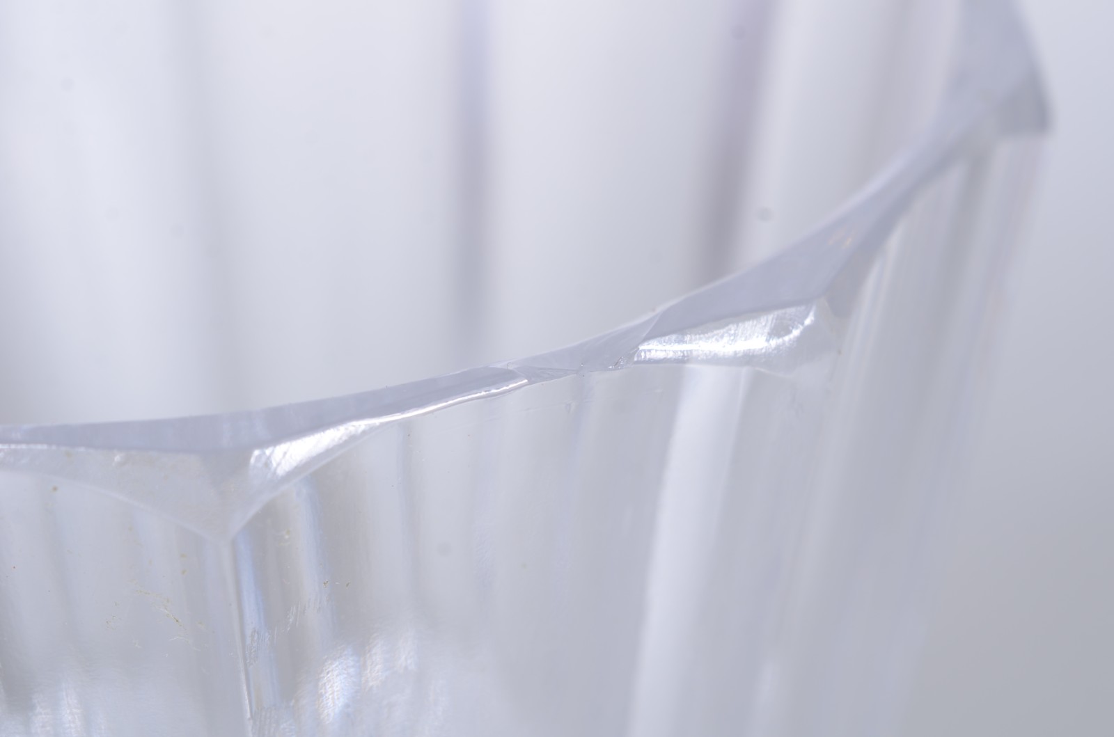 Conjunto com quatro peças diversas, sendo: dois vasos de cristal... - foto 5 de 11