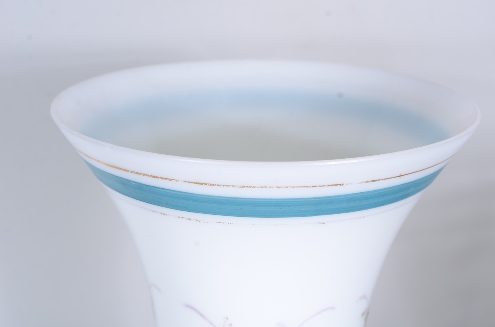 Conjunto com quatro peças diversas, sendo: dois vasos de cristal... - foto 9 de 11