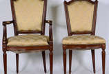 Conjunto de 8  cadeiras para sala de jantar  se... - Conjunto de 8  cadeiras para sala de jantar  sendo duas com braços e seis singelas, de madeira nobre com estofamento  em tecido adamascado , est...