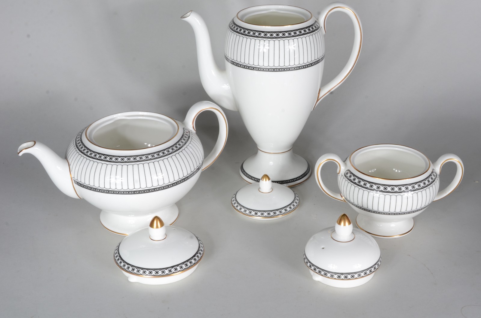 Aparelho de jantar, chá e café de porcelana inglesa Wedgwood... - foto 10 de 11