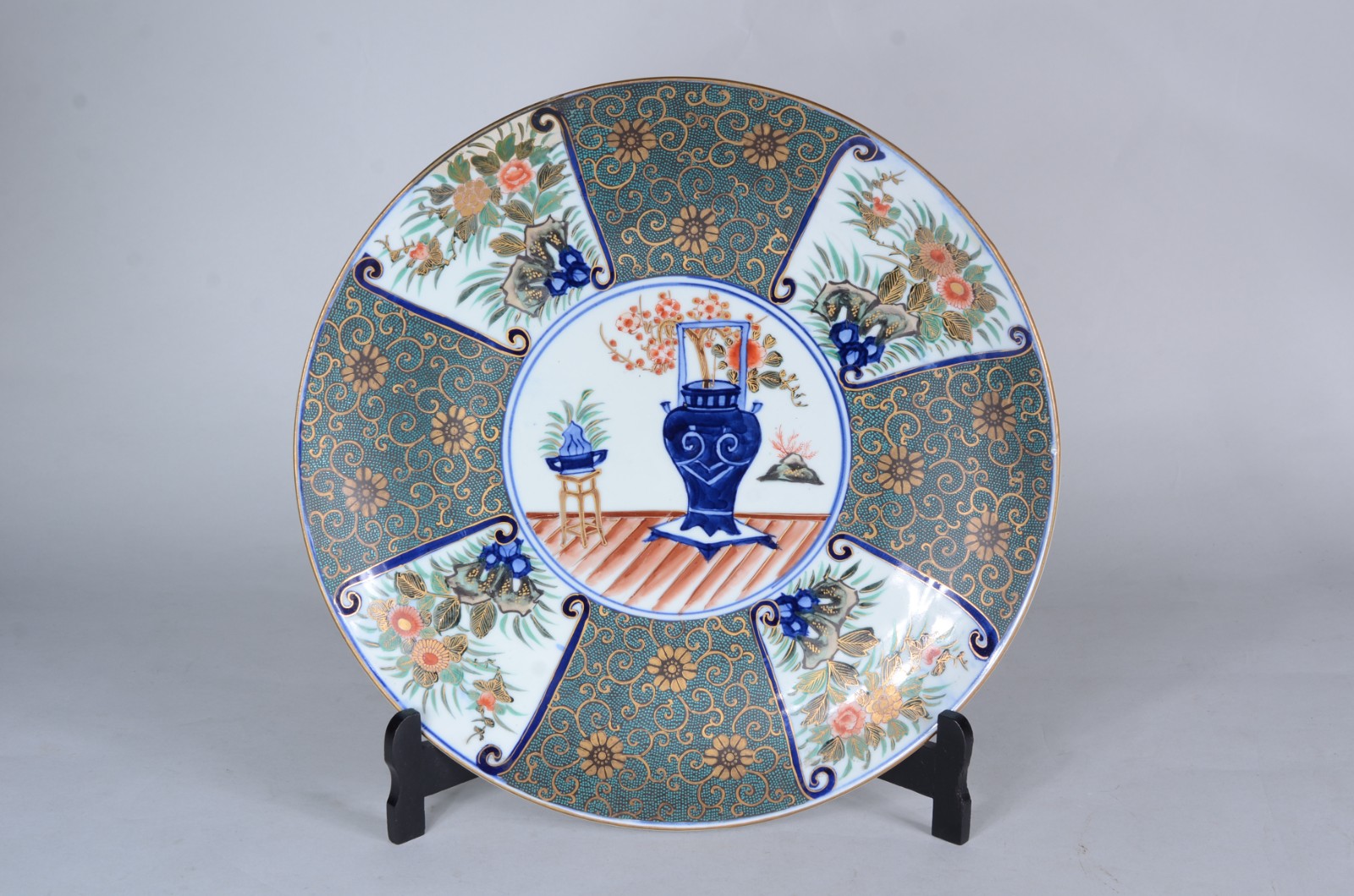 Medalhão de porcelana oriental em policromia ao gosto Imari, parte... - foto 1 de 6