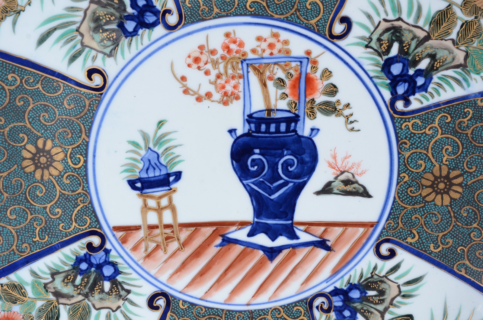 Medalhão de porcelana oriental em policromia ao gosto Imari, parte... - foto 2 de 6