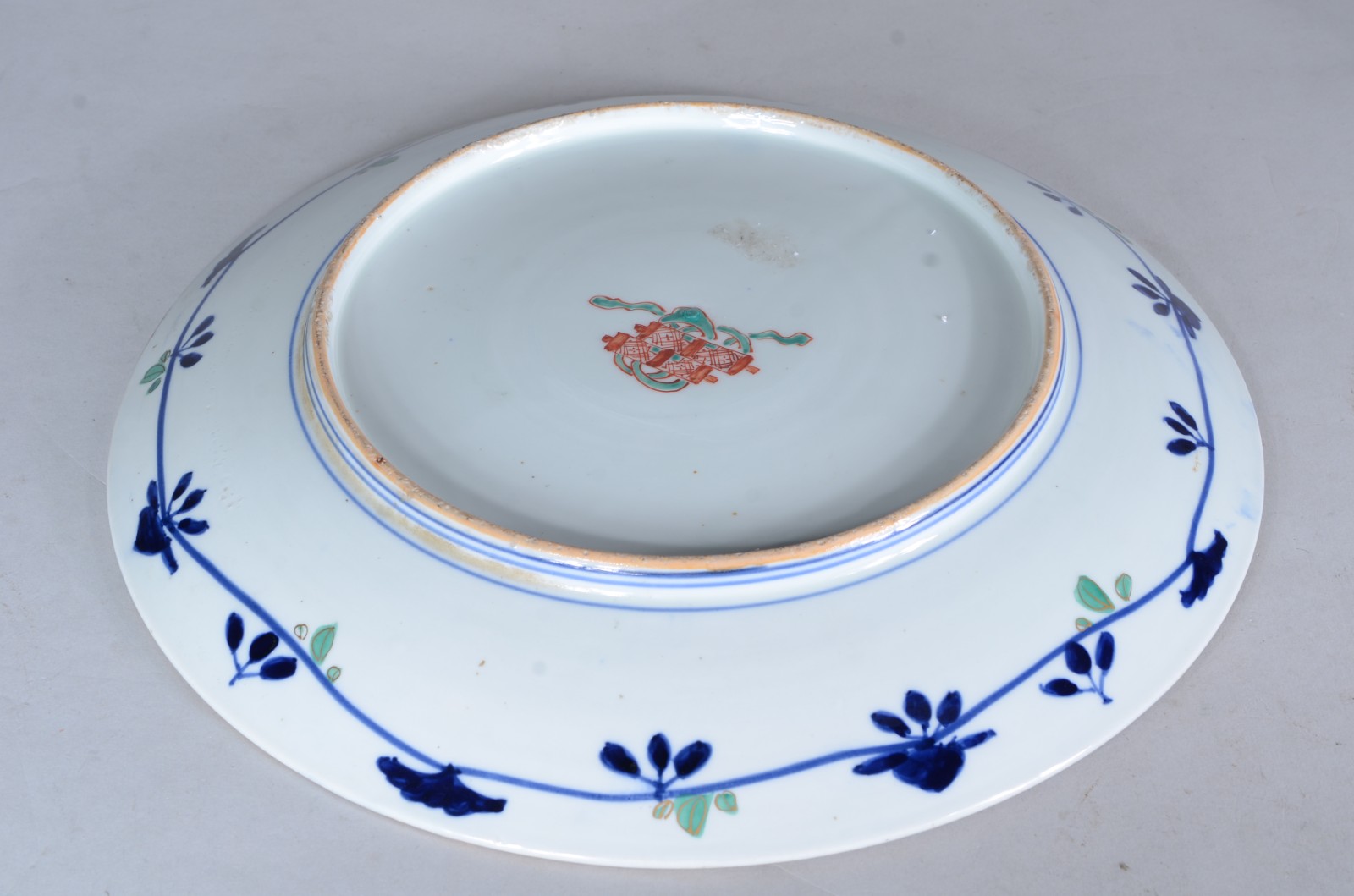 Medalhão de porcelana oriental em policromia ao gosto Imari, parte... - foto 5 de 6