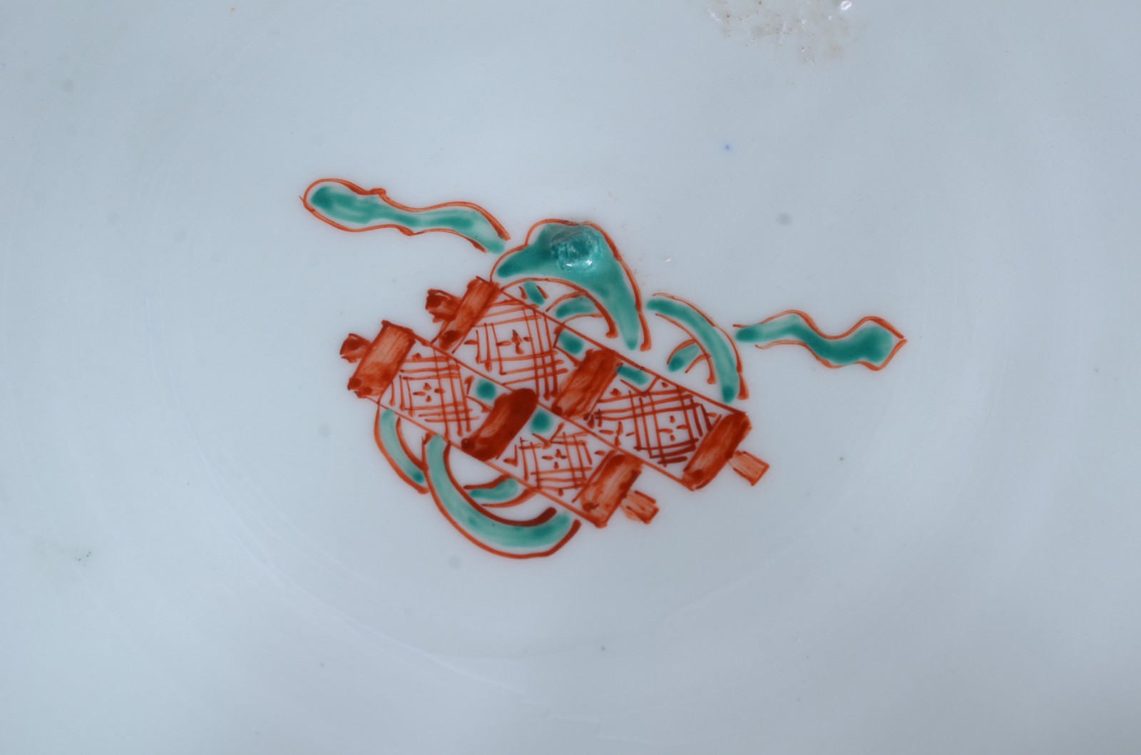 Medalhão de porcelana oriental em policromia ao gosto Imari, parte... - foto 6 de 6