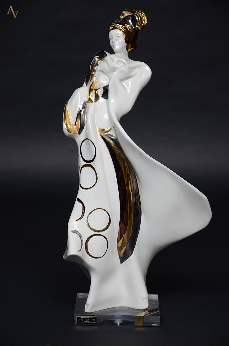 Escultura de porcelana GALO'S com detalhes dourados e prateados... - foto 1 de 3