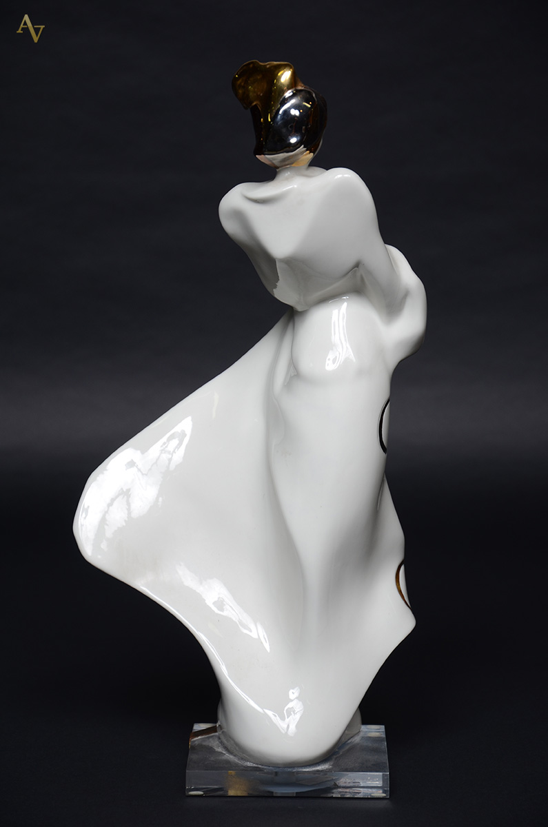 Escultura de porcelana GALO'S com detalhes dourados e prateados... - foto 2 de 3