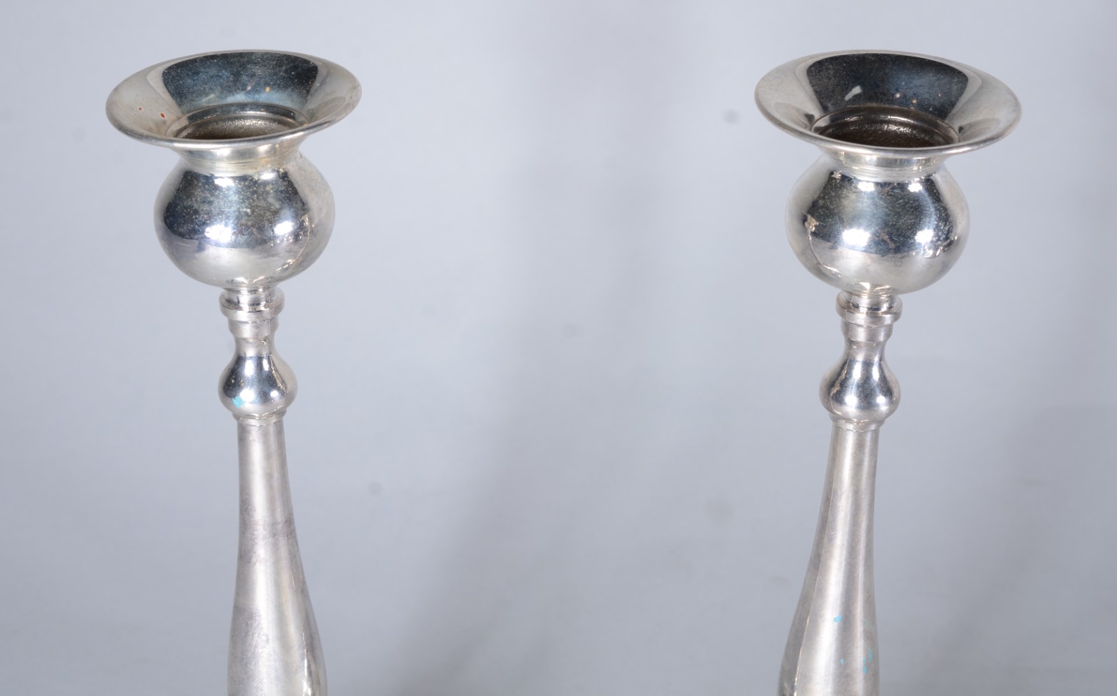 Diversas peças de metal, sendo: 3 salvas redondas; 3 bandejas... - foto 3 de 11