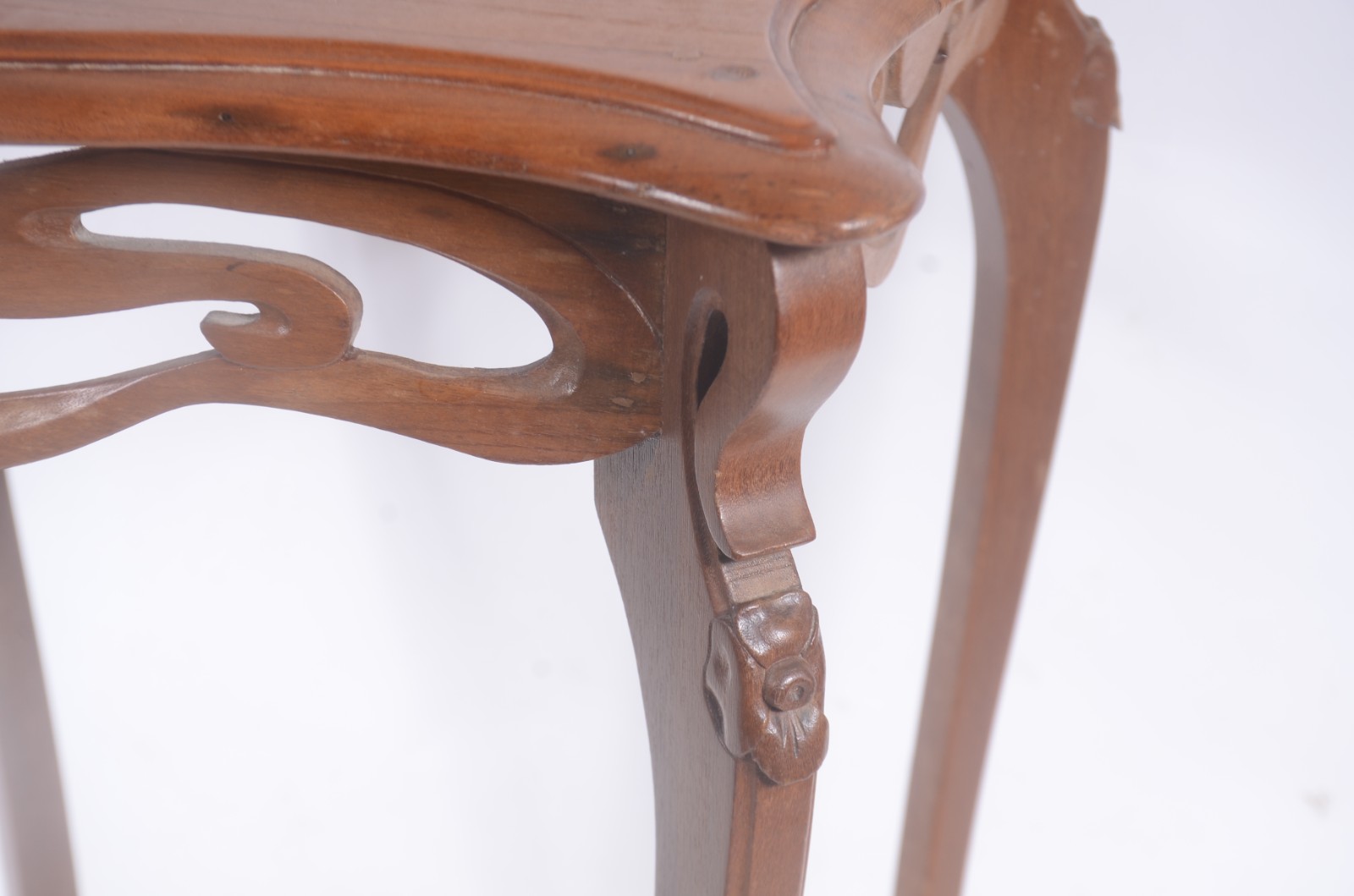 Mesa auxiliar de madeira nobre estilo Art Nouveau, saia com hastes... - foto 7 de 7