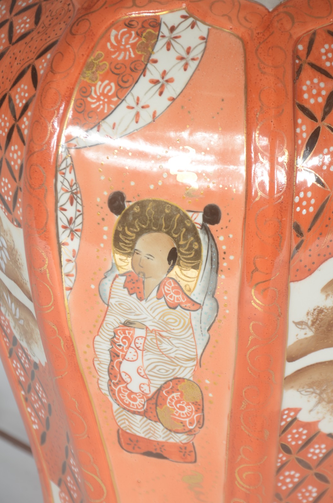 Par de abajures de porcelana oriental, decorado com figuras... - foto 3 de 7