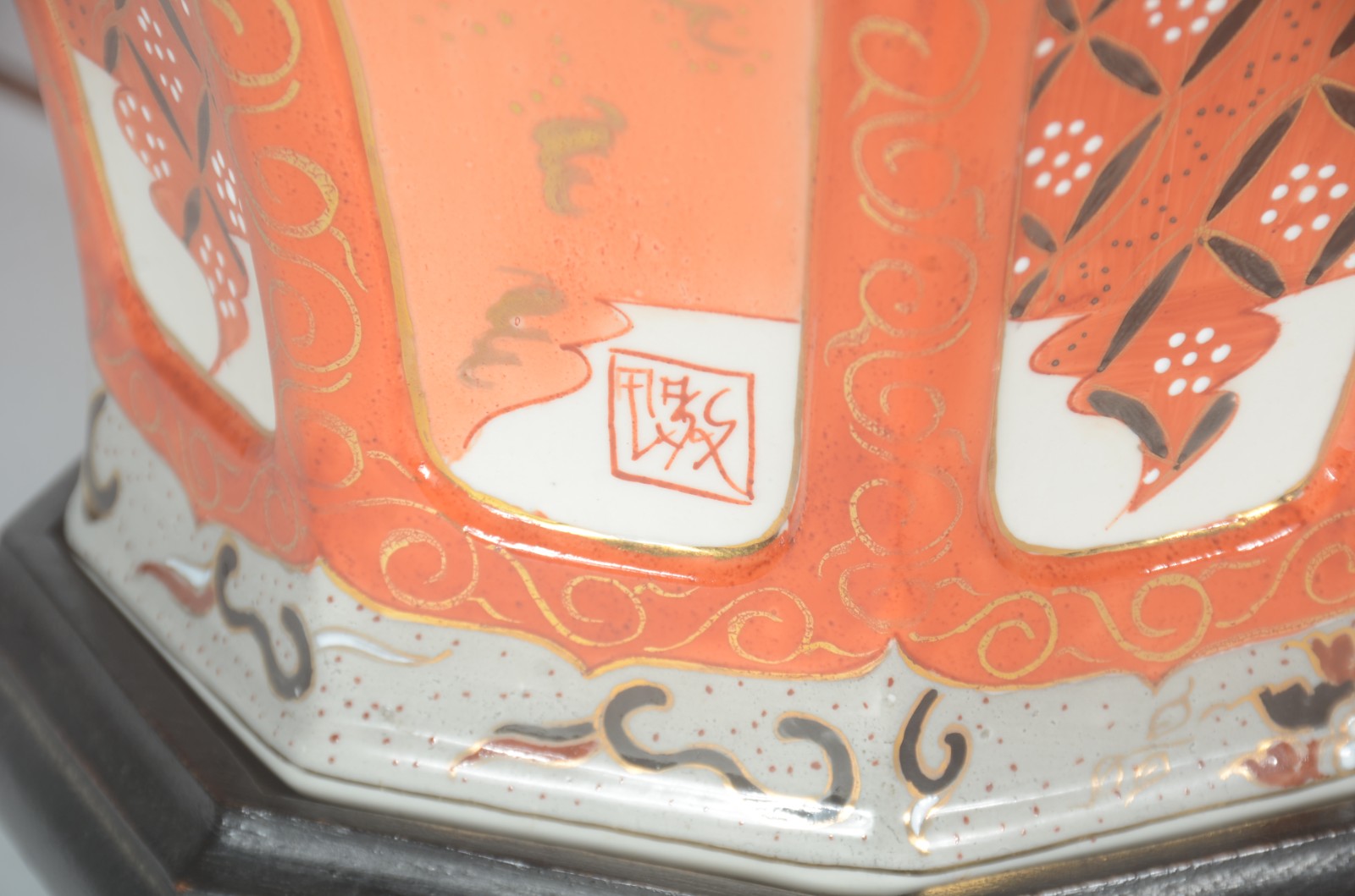 Par de abajures de porcelana oriental, decorado com figuras... - foto 4 de 7