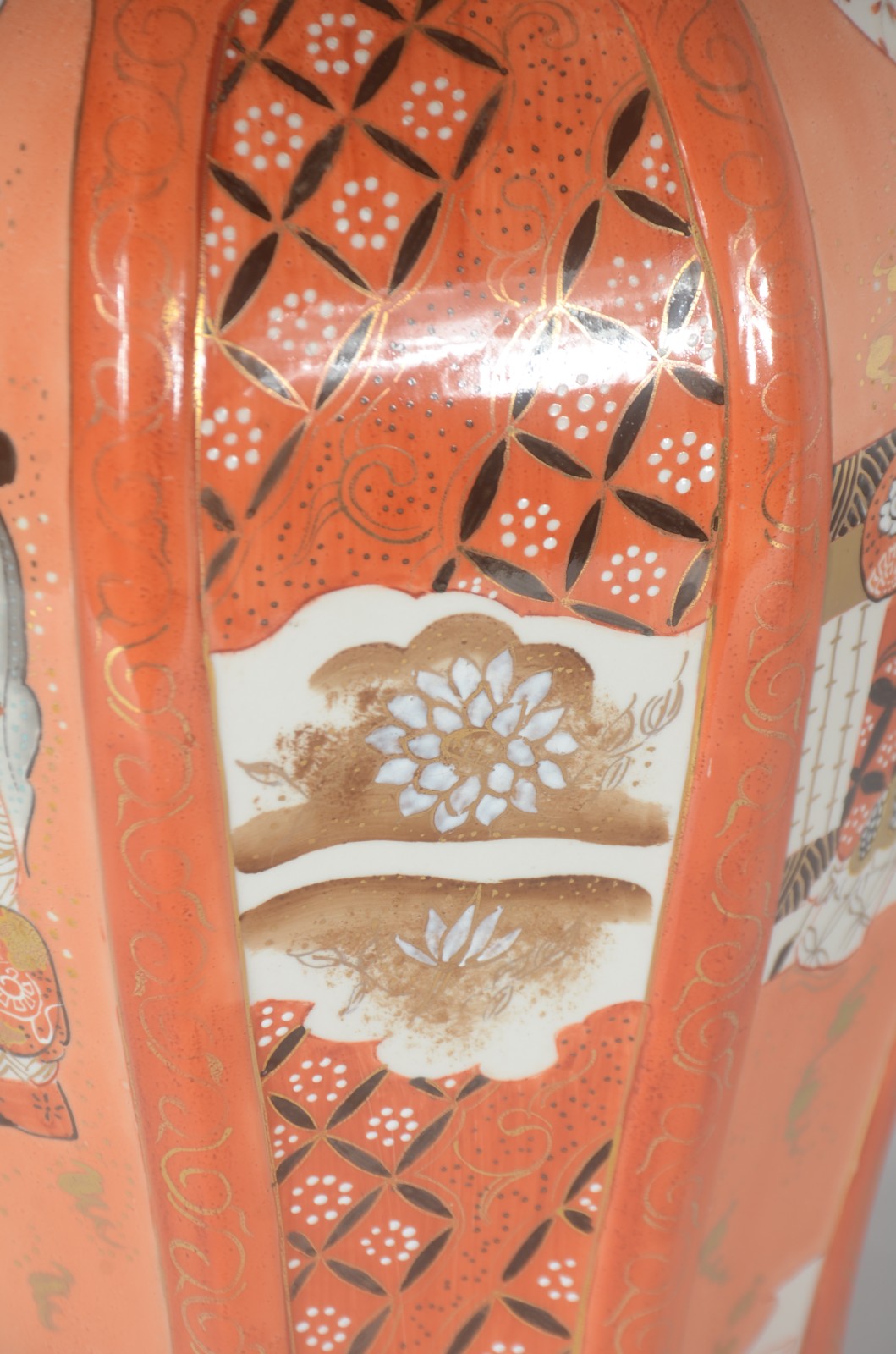 Par de abajures de porcelana oriental, decorado com figuras... - foto 5 de 7