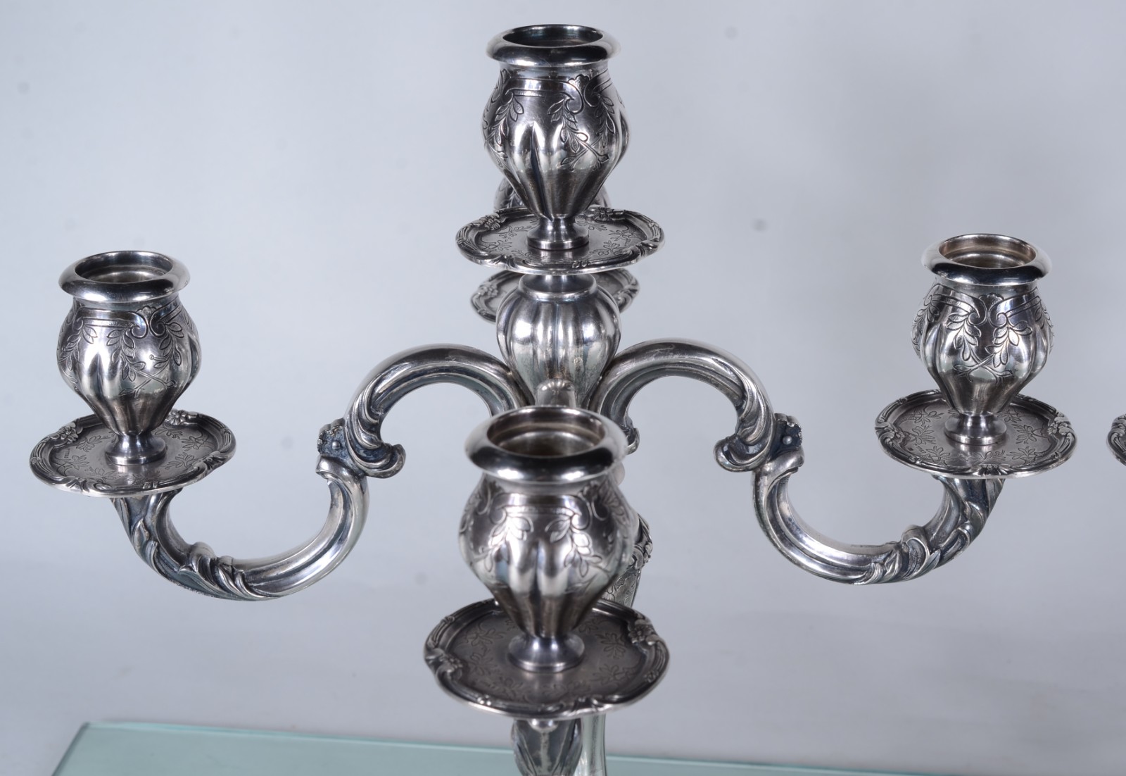 Par de candelabros de prata portuguesa, 1º título para 5 velas cada... - foto 2 de 11