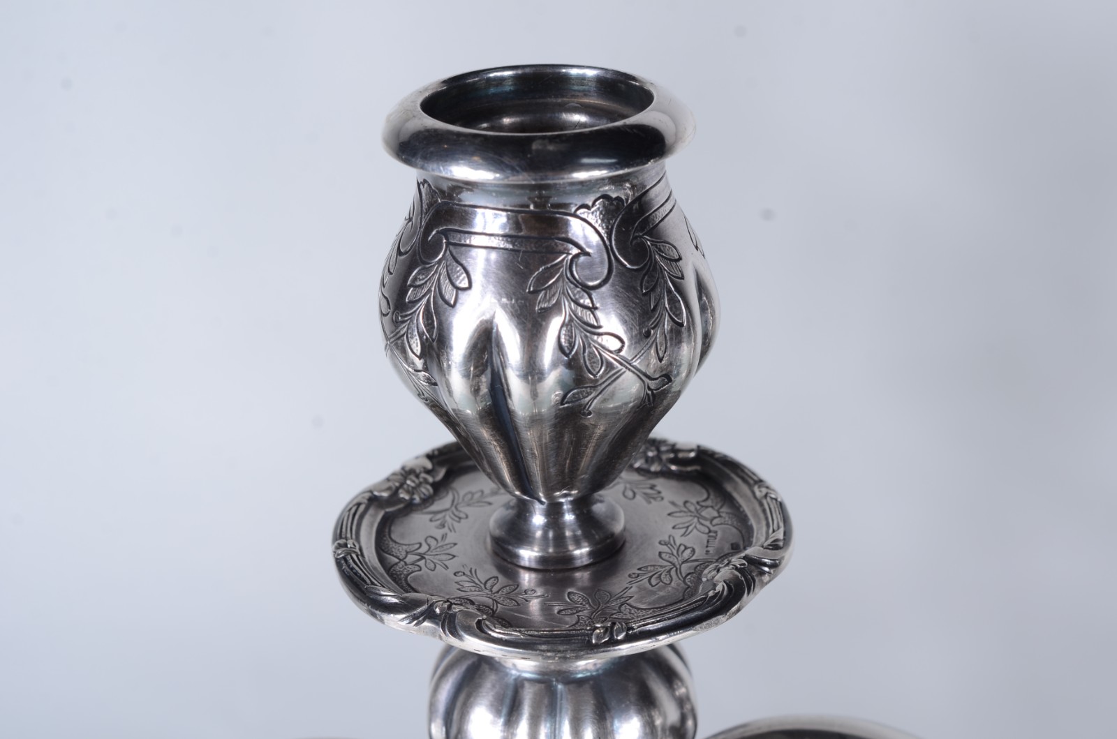 Par de candelabros de prata portuguesa, 1º título para 5 velas cada... - foto 3 de 11