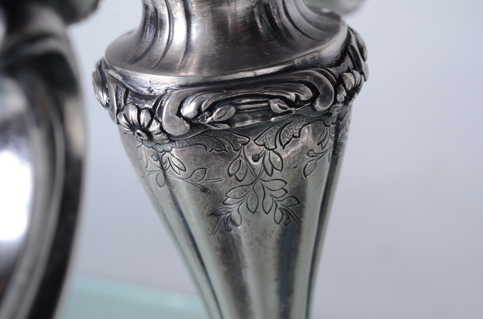 Par de candelabros de prata portuguesa, 1º título para 5 velas cada... - foto 4 de 11