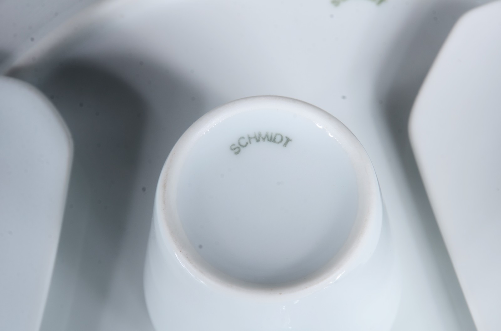Aparelho de jantar de porcelana Schmidt na cor branca, composto de... - foto 4 de 9