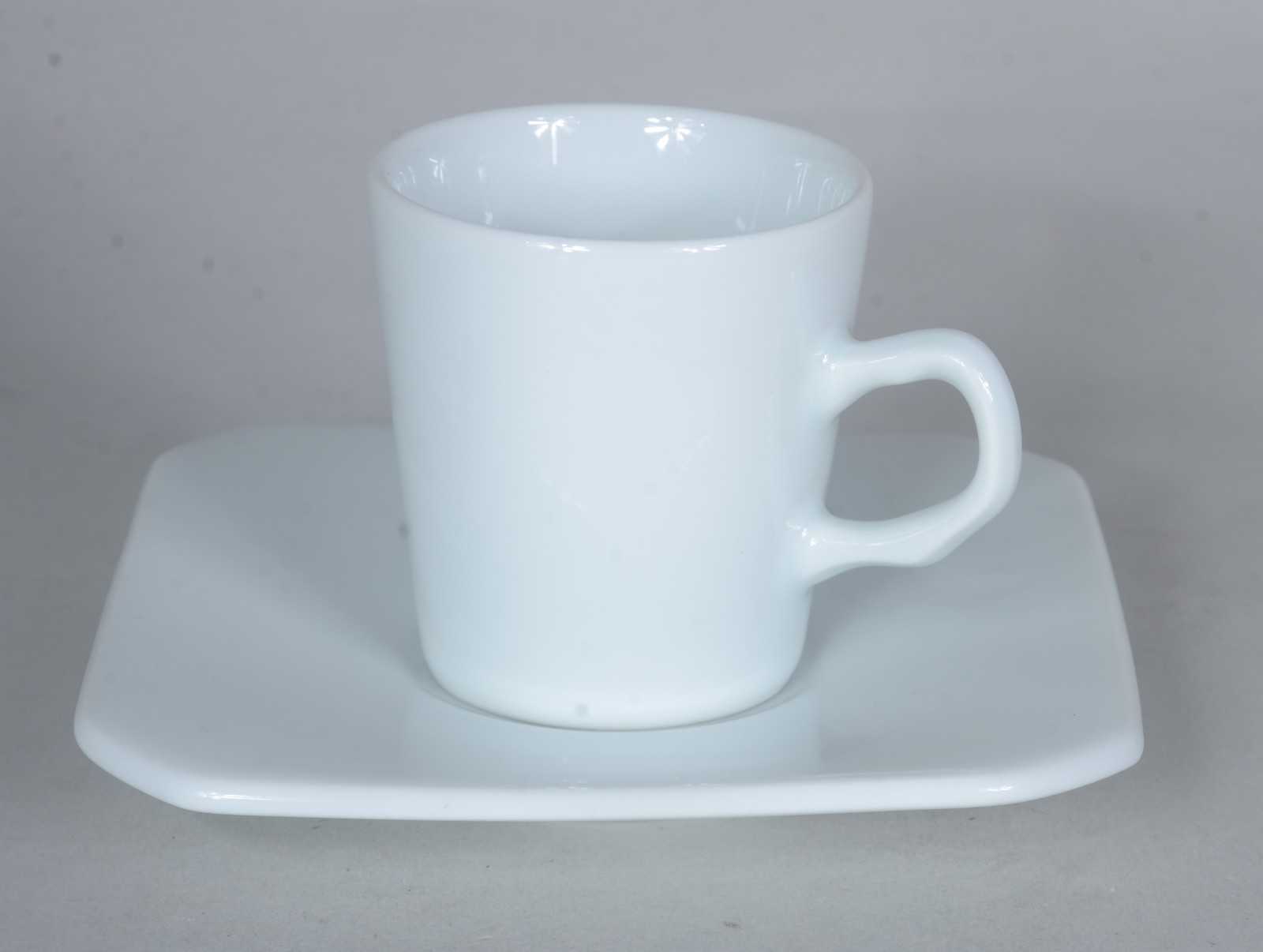 Aparelho de jantar de porcelana Schmidt na cor branca, composto de... - foto 9 de 9