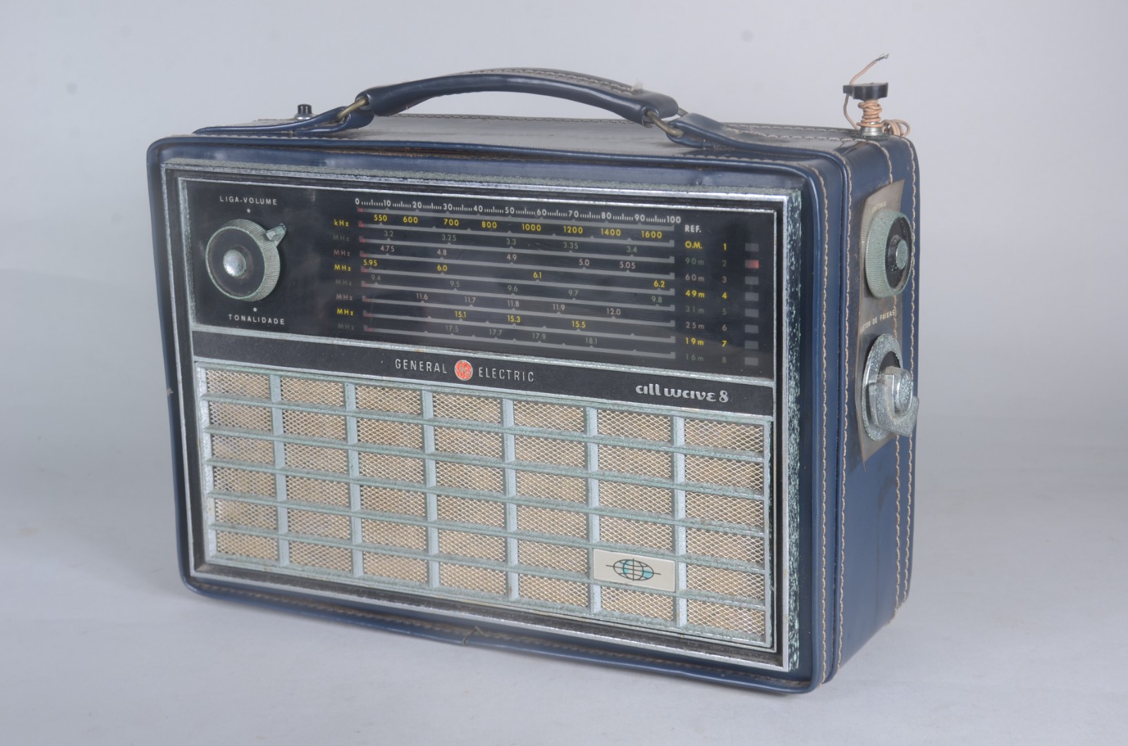 Rádio General Eletric, anos 1950/1960. Desgastes. - foto 1 de 10