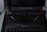 Três peças, sendo: projetor de filmes da marca ... - Três peças, sendo: projetor de filmes da marca Belmont; máquina de escrever Remington Rand; e, projetor de slides Eumig Mark S 802. (equipamento...