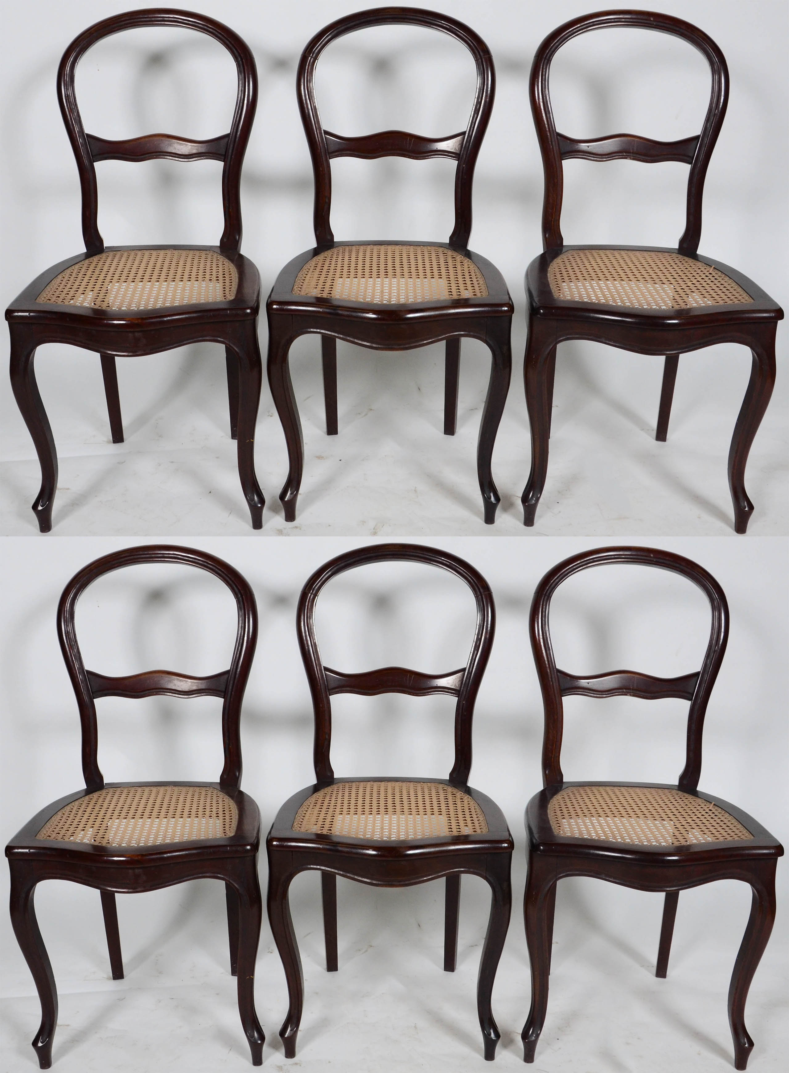 Conjunto com seis cadeiras de madeira nobre e assentos de palhinha.