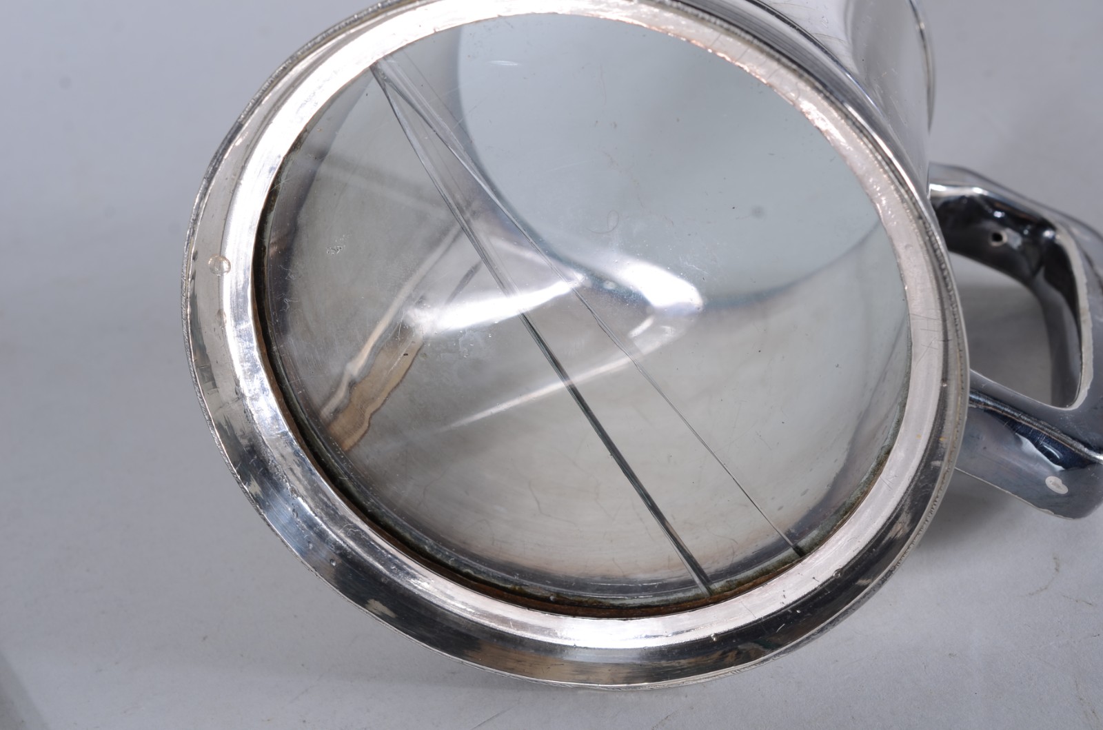 Diversas peças de metal prateado, sendo: bandeja com alças; porta... - foto 5 de 7