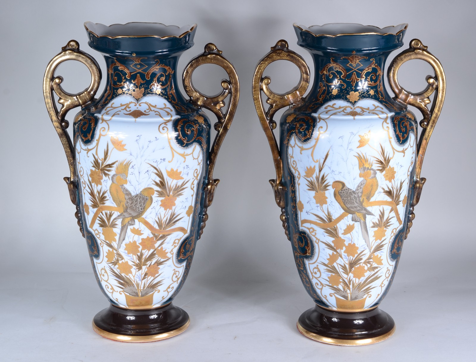 Par de vasos de porcelana francesa Velho Paris, decorados com aves e... - foto 1 de 10