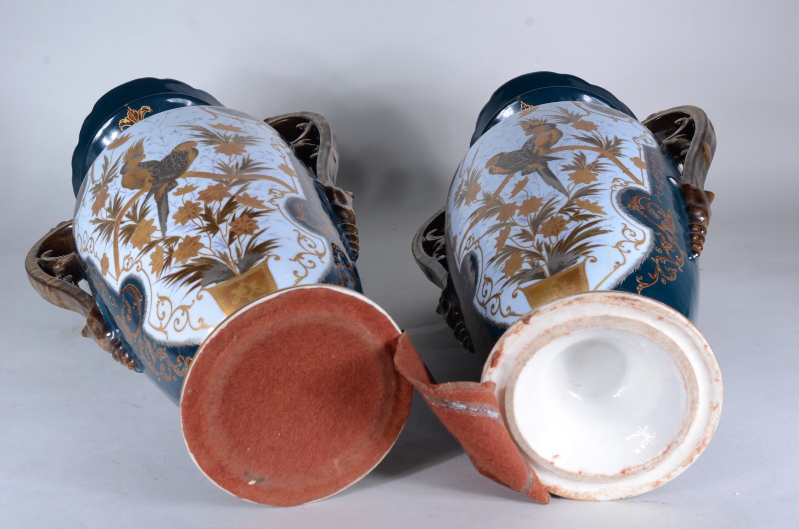 Par de vasos de porcelana francesa Velho Paris, decorados com aves e... - foto 9 de 10